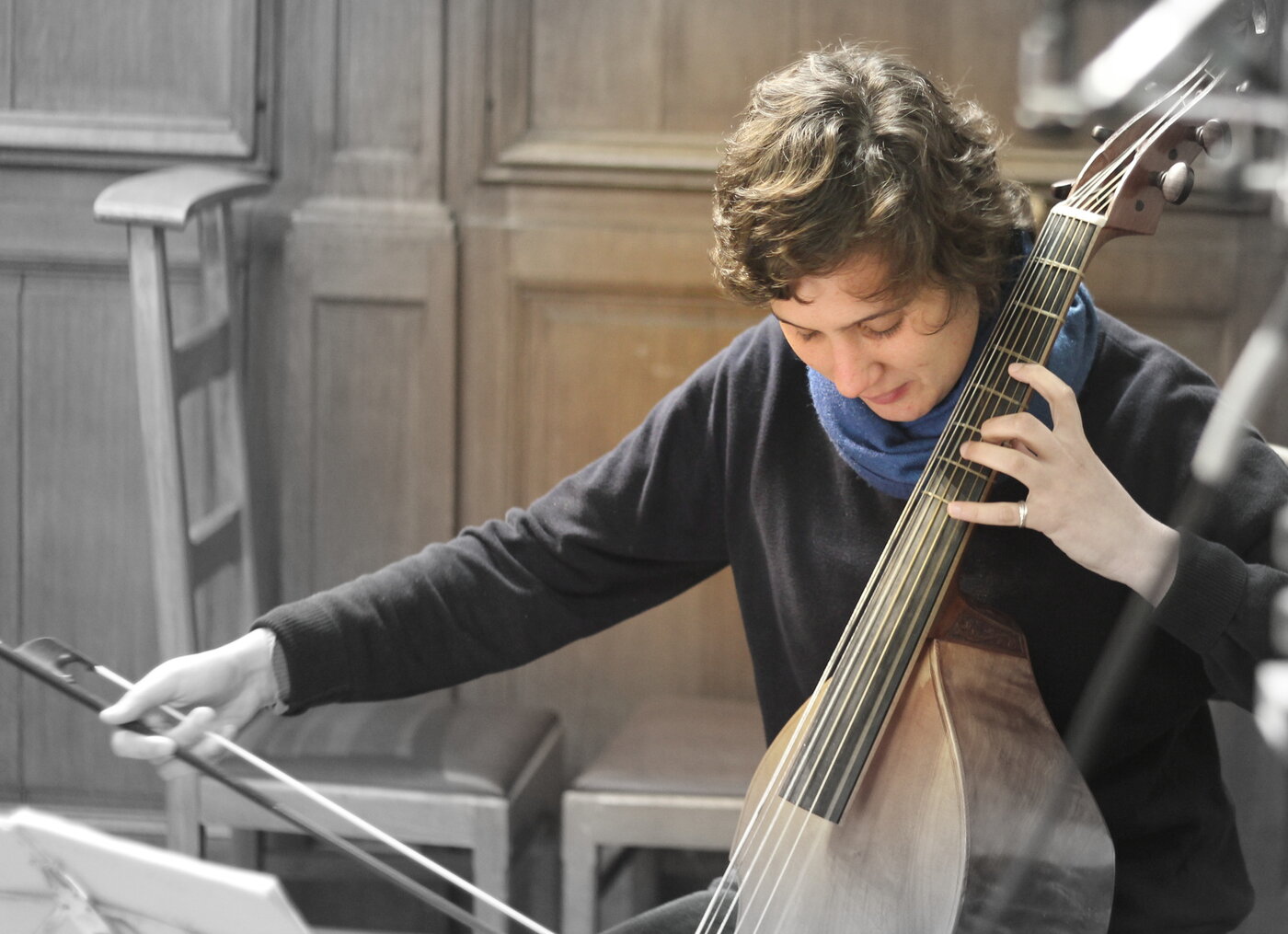 Florencia Bardavid on the viola da gamba during the recording